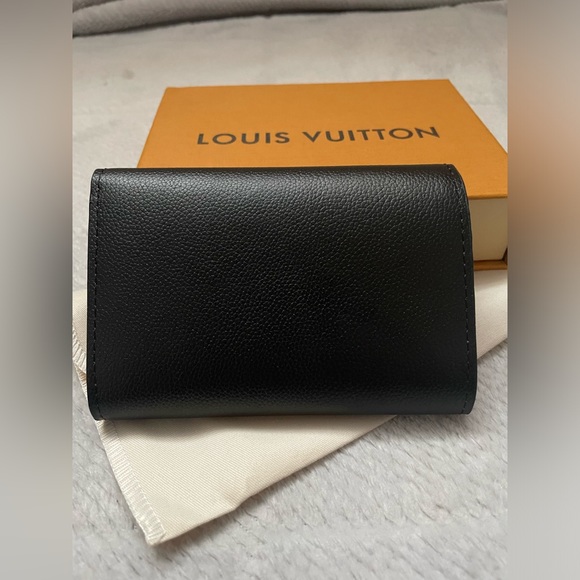 Louis Vuitton Capucines Compact Wallet - Picture 2 of 7